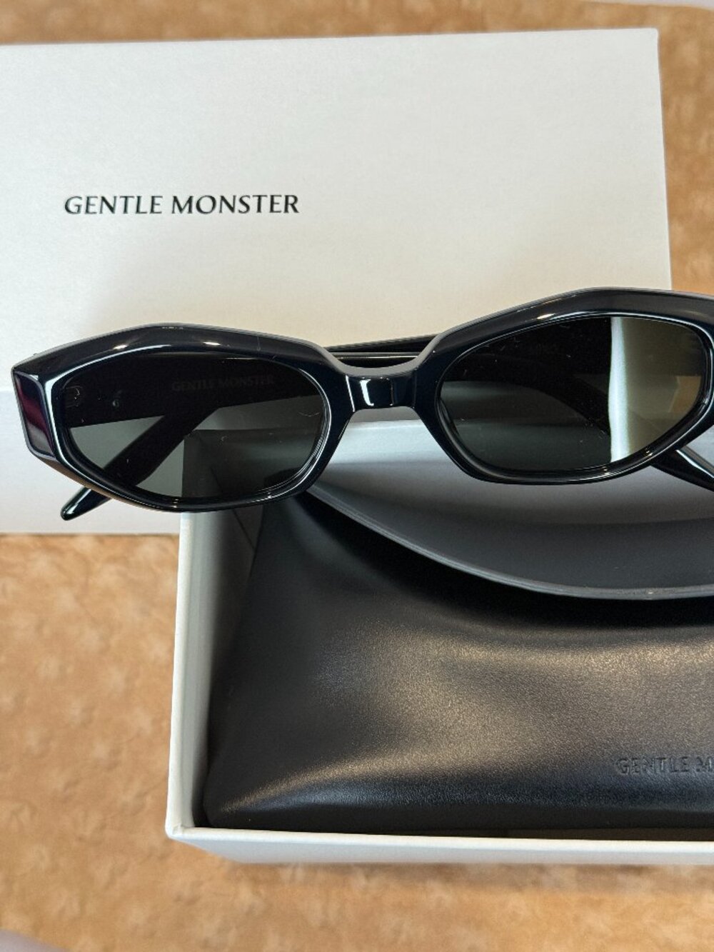 GENTLE MONSTER Black Sunglasses MIRO